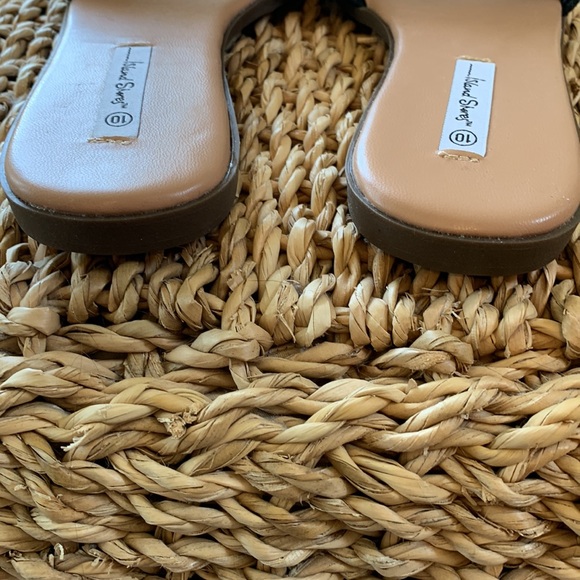 Brand new!  Canvas embroidered slip on’s. - Picture 4 of 5
